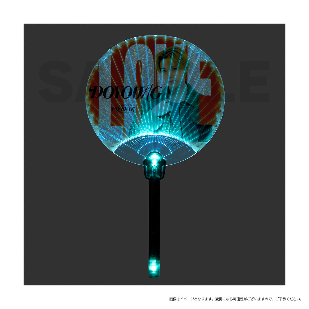光るうちわ（DOYOUNG）