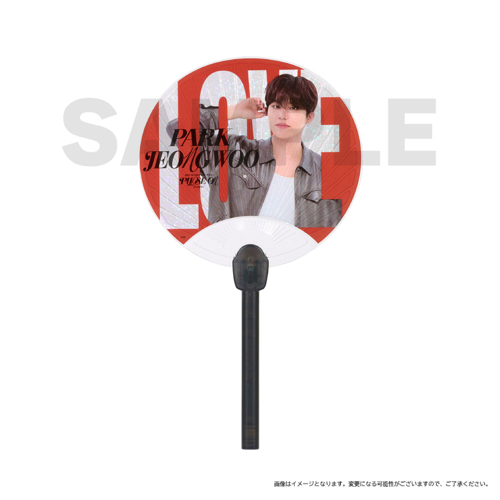 光るうちわ（PARK JEONG WOO）
