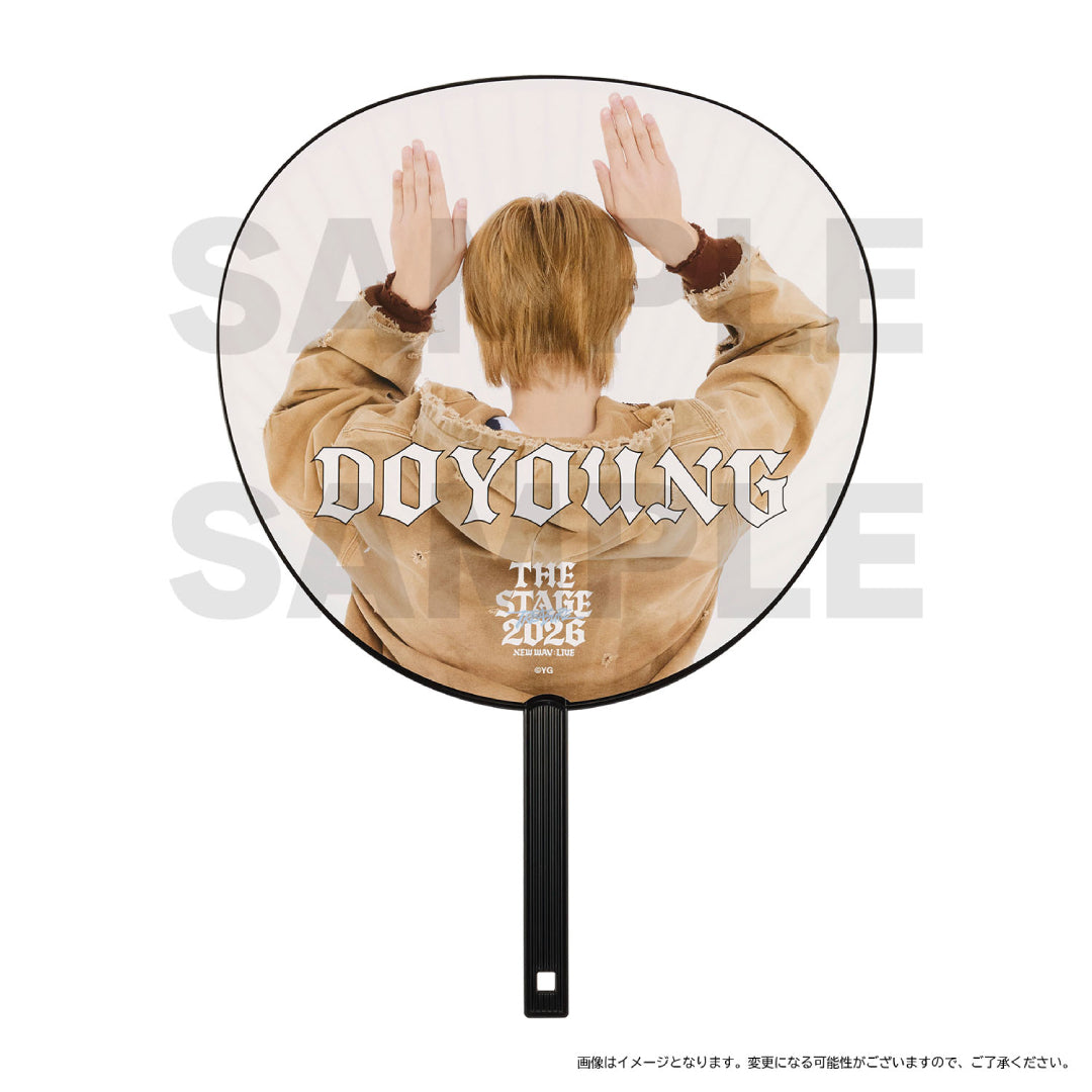 
                  
                    [THE STAGE]ジャンボうちわ（DOYOUNG）
                  
                