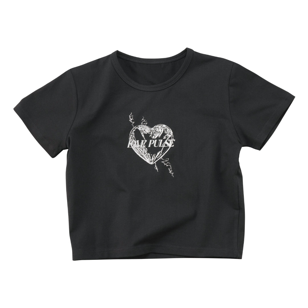 「LOVE PULSE」クロップドTシャツ（BLACK）
