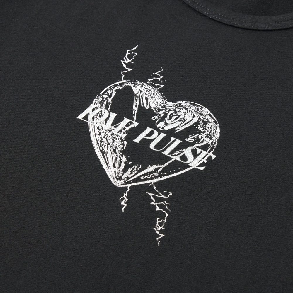 
                  
                    「LOVE PULSE」クロップドTシャツ（BLACK）
                  
                