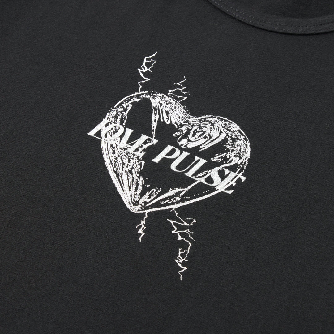 
                  
                    「LOVE PULSE」クロップドTシャツ（BLACK）
                  
                